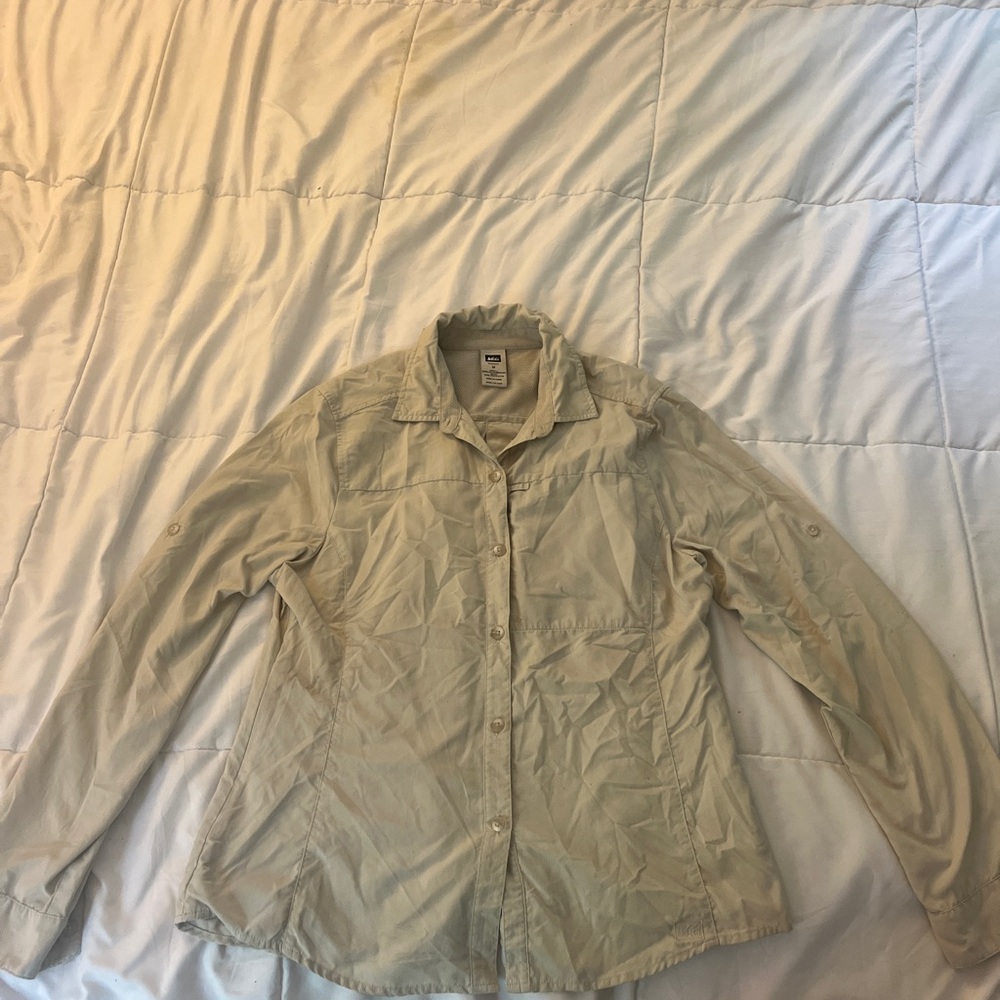 Women’s REI Beige Button-Up Shirt — Size Medium